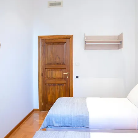 Marble House 7 Дом отдыха Рим